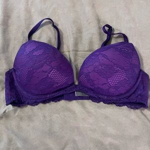 Victoria’s Secret bombshell push-up